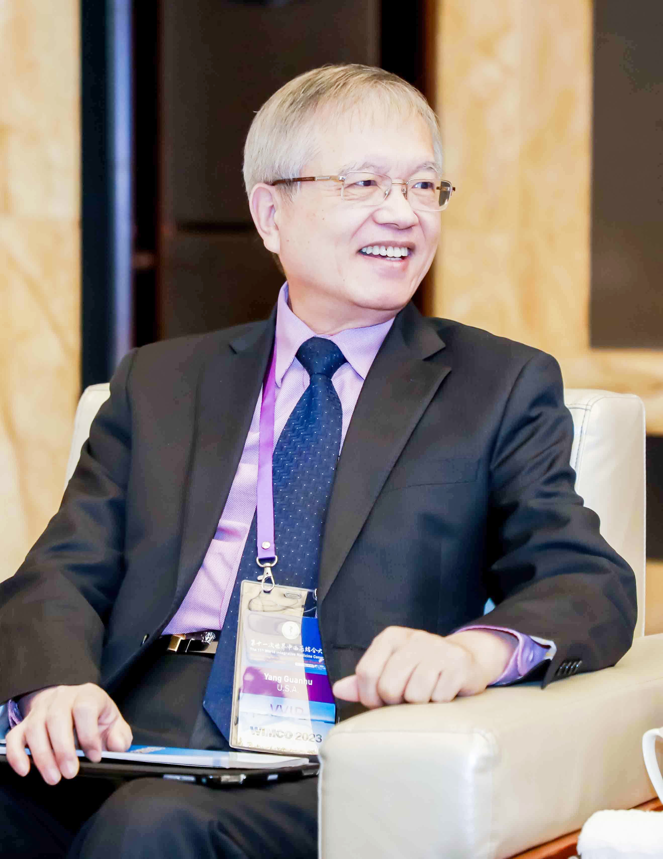 杨观虎博士