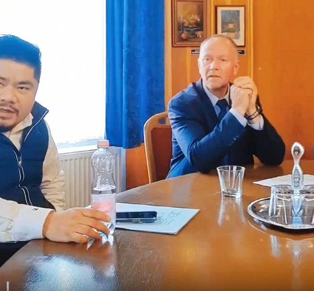 与匈牙利Szentás市长举行招待座谈会